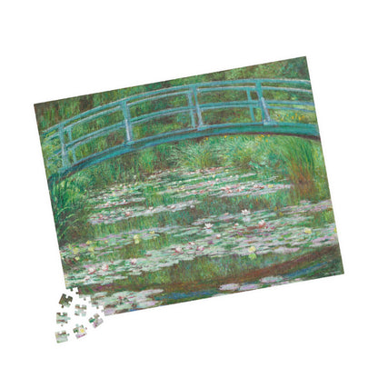 Monet 1899 harmonie verte Water Lily Bridge puzzle 520 pieces in lifestyle setting with slow living editorial ambiance - LeBonJournal