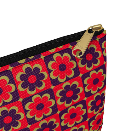Close-up detail of black zipper and gold puller on retro red floral accessory pouch large size with 60s flower grid pattern - LeBonJournal