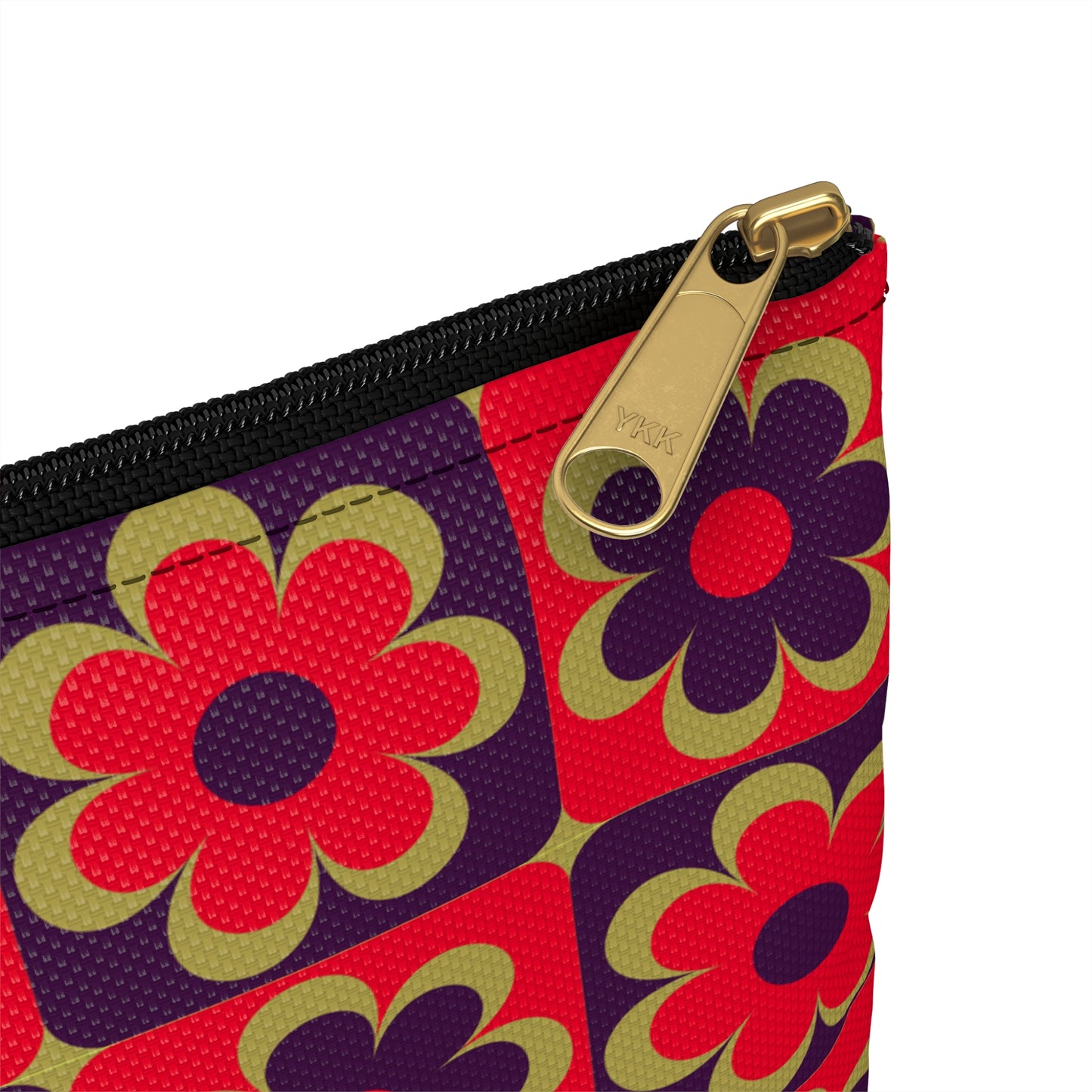 Close-up detail of black zipper and gold puller on retro red floral accessory pouch small size with 60s flower grid pattern - LeBonJournal