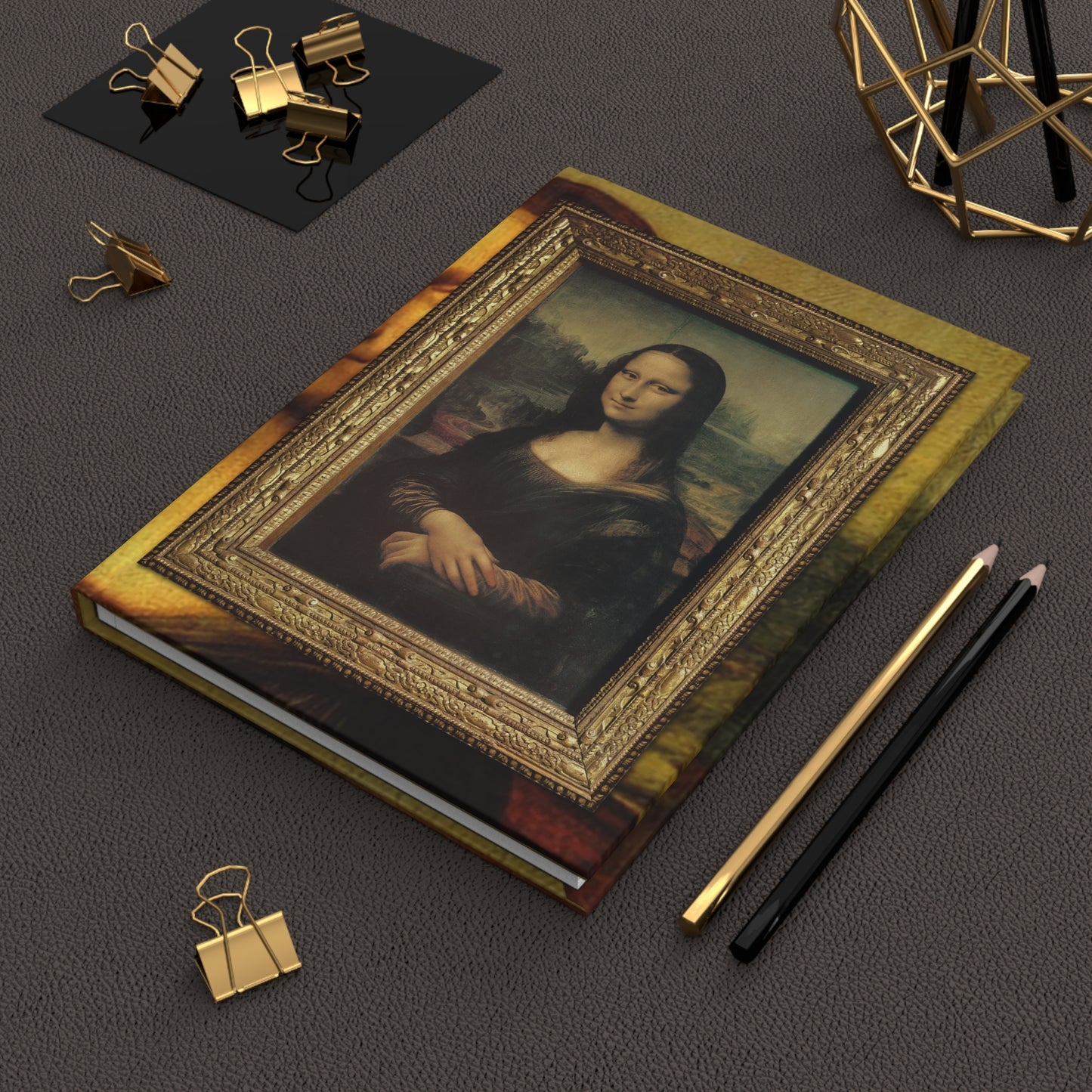 Lifestyle photo of Mona Lisa journal styled for art lovers museum visitors and creative writing in Parisian cafe setting - LeBonJournal